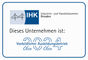 Das Bild zeigt die Auszeichnung "Vorbildlicher Ausbildungsbetrieb" von der IHK Dresden.